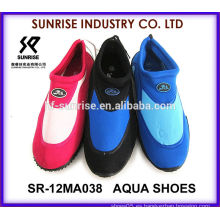 SR-12MA038 Los zapatos más nuevos del neopreno de los hombres que practican surf la playa plástica calzan el agua de la aguamarina calzan los zapatos del agua que practican surf los zapatos